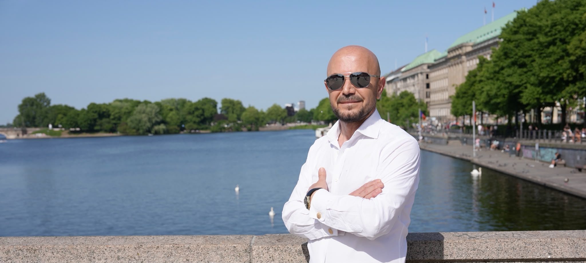 Erdal Öztürk an der Hamburger Alster